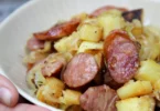 Poêlée aux pommes de terre et saucisse fumée