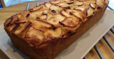 Cake aux pommes au cidre et aux raisins secs