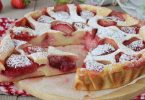 Clafoutis aux fraises qui fond dans la bouche