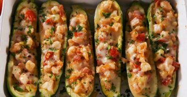 Courgettes gratinées aux crevettes et à l’ail, faibles en glucides et délicieuses