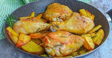 Cuisses de poulet aux pommes de terre croustillantes