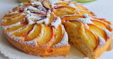 GÂTEAU AUX PÊCHES, ABRICOTS ET AMANDES