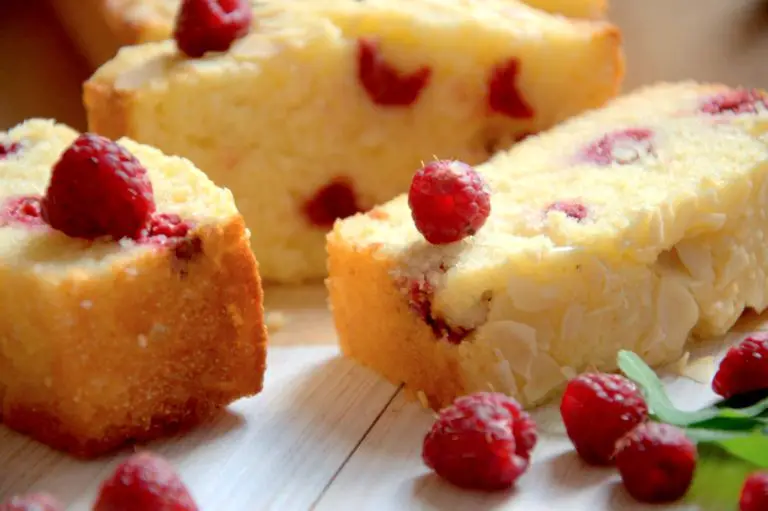 Gâteau de semoule aux framboises