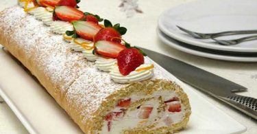 Gâteau roulé aux fraises de nos grand-mères