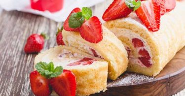 Gâteau roulé aux fraises léger facile