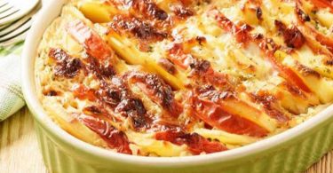 Gratin de pommes de terre, tomates et mozzarella