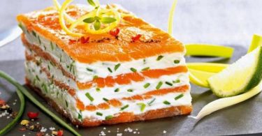 Mille-feuilles de saumon fumé au mascarpone citronné