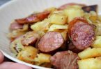 Poêlée aux pommes de terre et saucisse fumée