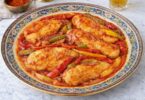 Recette Poulet aux poivrons, pommes de terre, oignons, olives