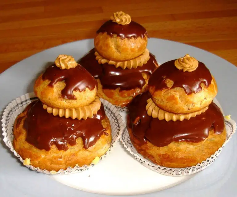 Religieuse au chocolat au lait