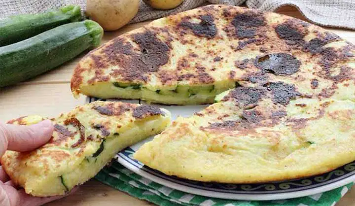 Schiacciata aux pommes de terre et aux courgettes