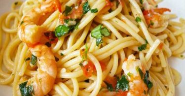 Spaghettis aux crevettes & à l’ail