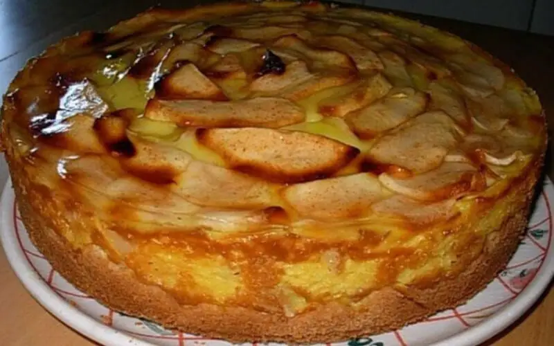 Tarte-flan aux pommes à l’ancienne, sans sucre et délicieuse