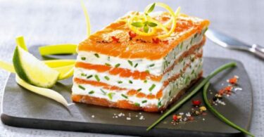 Mille-feuilles de saumon fumé au mascarpone citronné