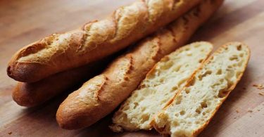 Astuce de boulanger : comment préparer une baguette tradition maison ?