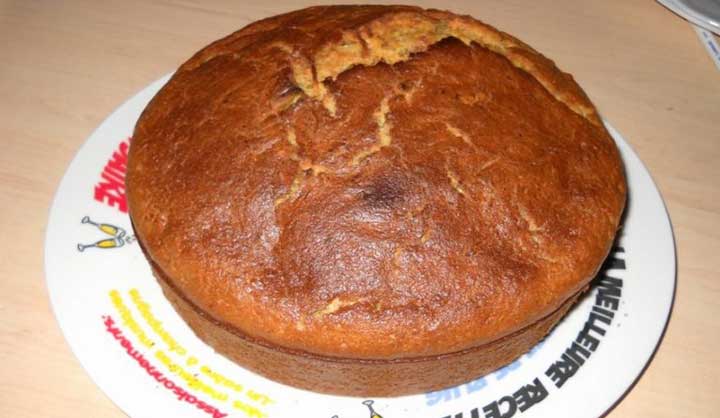 Meilleure recette de Cake aux noix et carottes et au miel