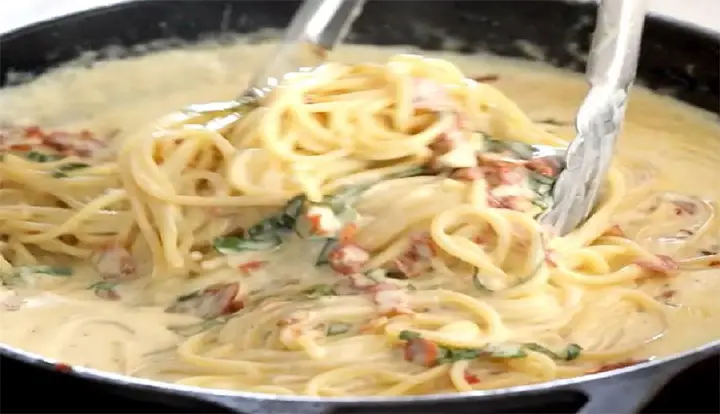 Pâtes alla carbonara crémeuses