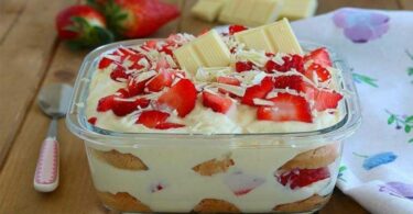 Tiramisu aux fraises et au chocolat blanc