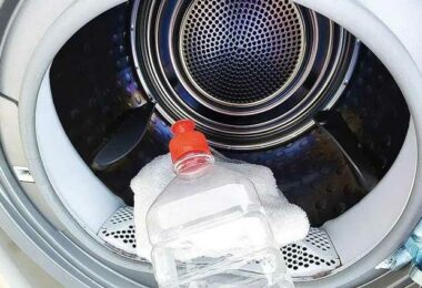 Quelles sont les 7 bonnes raisons d’ajouter du vinaigre blanc lors du lavage en machine à laver ?