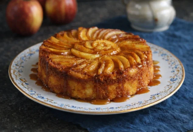 Gâteau renversé aux pommes caramélisées, moelleux et ultra gourmand