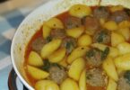 Ragoût de pommes de terre aux boulettes de viande hachée