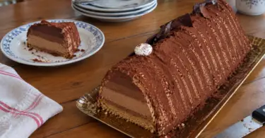 Bûche façon Trianon au chocolat et croustillant noisette