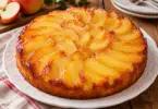 Gâteau aux pommes façon quatre-quarts, moelleux et fondant
